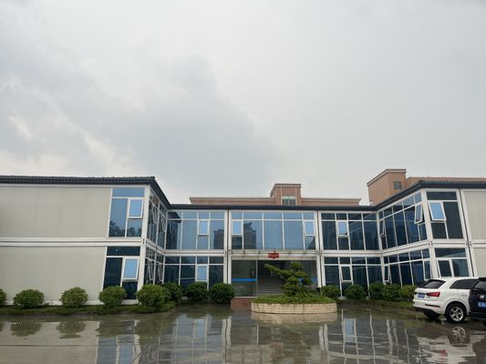 मॉड्यूलर घर स्टैकेबल फोल्डेबल कंटेनर हाउस प्रीफैब स्टील फ्रेम हाउस फोल्डेबल फ्लैट पैक 20 फीट मॉड्यूलर प्रीफैब हाउस