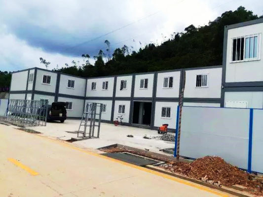 चीन आर्थिक प्रैक्टिकल आवासीय मूविंग कंटेनर स्टील ट्यूब क्रॉस सदस्य छत पैनल फैक्टरी